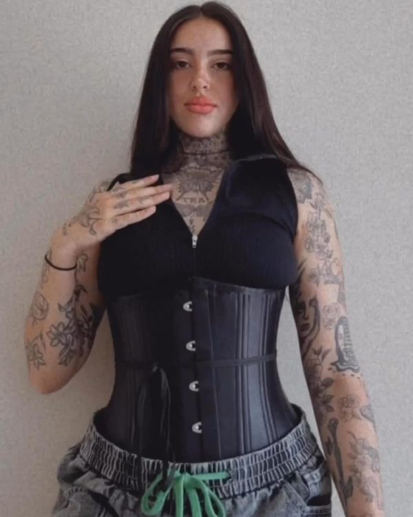 CORSET CORTO SATINADO NEGRO.